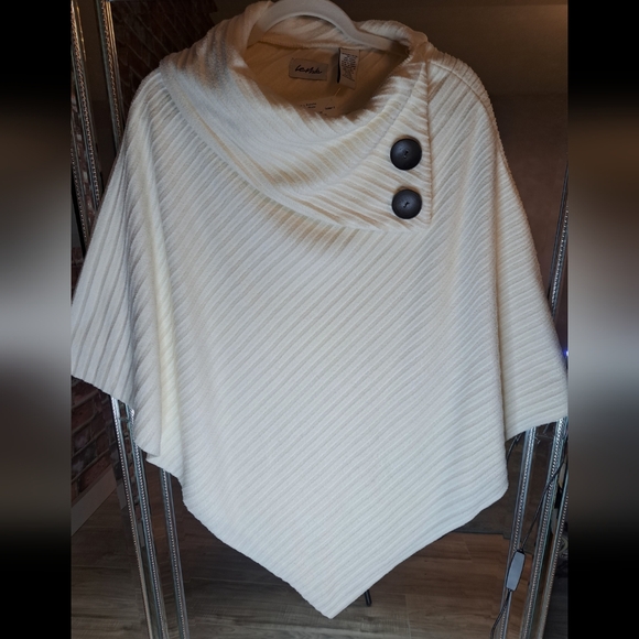 Poncho - Picture 4 of 8